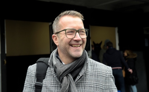Solvallas sportchef Anders Malmrot på plats på Vincennes. Foto: Lars Jakobsson, TR Bild